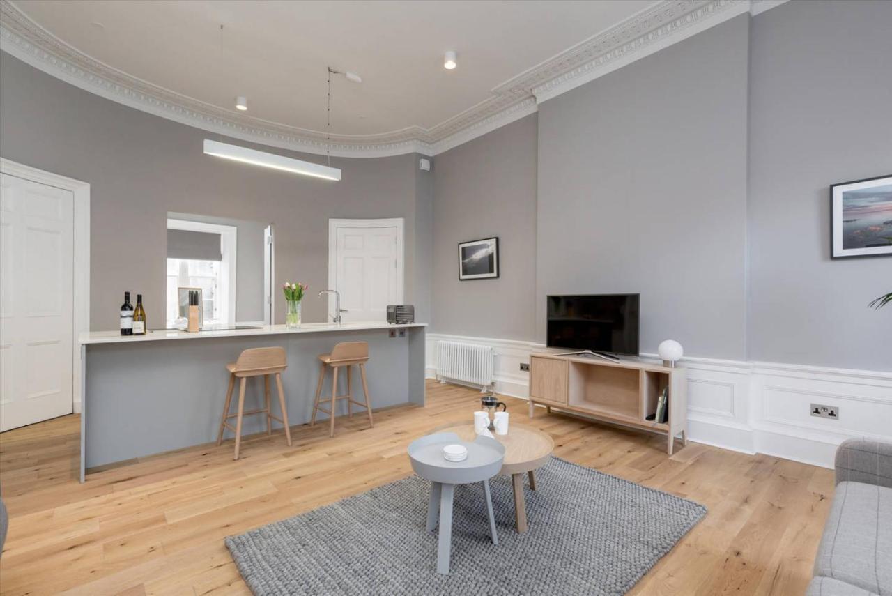 Joivy Spacious And Bright 1Bed Apt, Short Walk From Princes Street EDI Kültér fotó