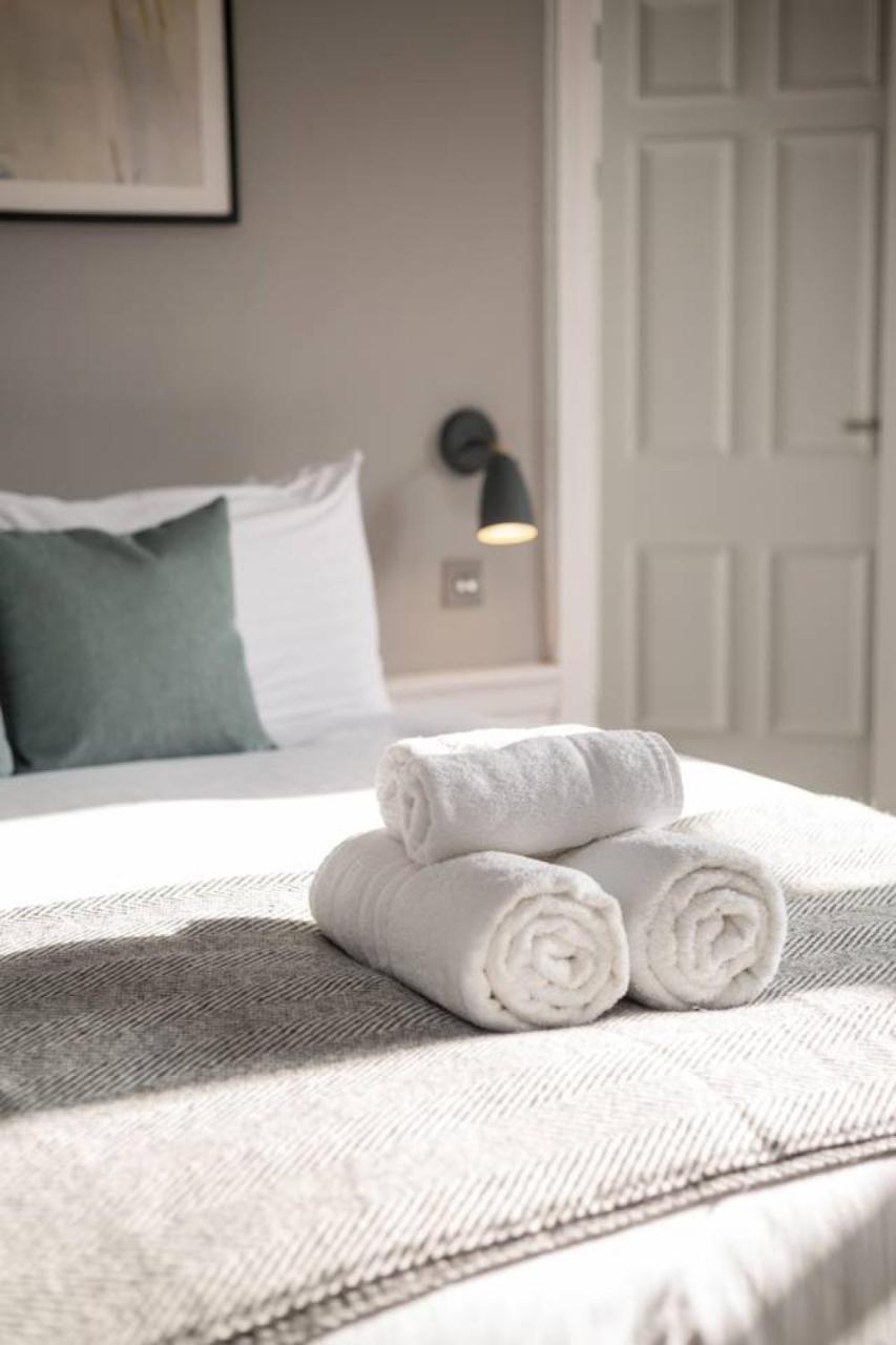 Joivy Spacious And Bright 1Bed Apt, Short Walk From Princes Street EDI Kültér fotó